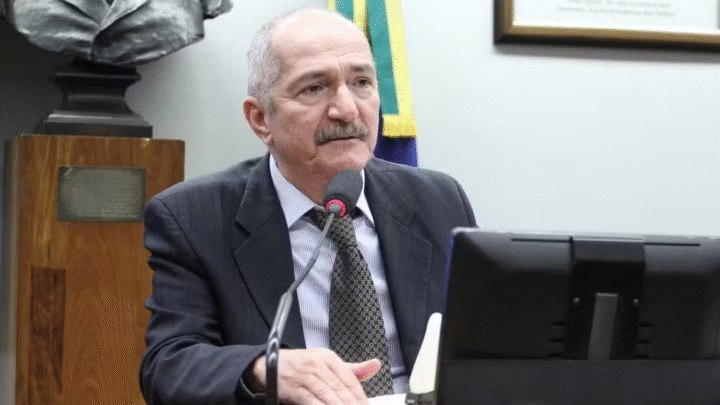 Crise na Democracia Cristã provoca saída forçada de Aldo Rebelo antes das convenções
