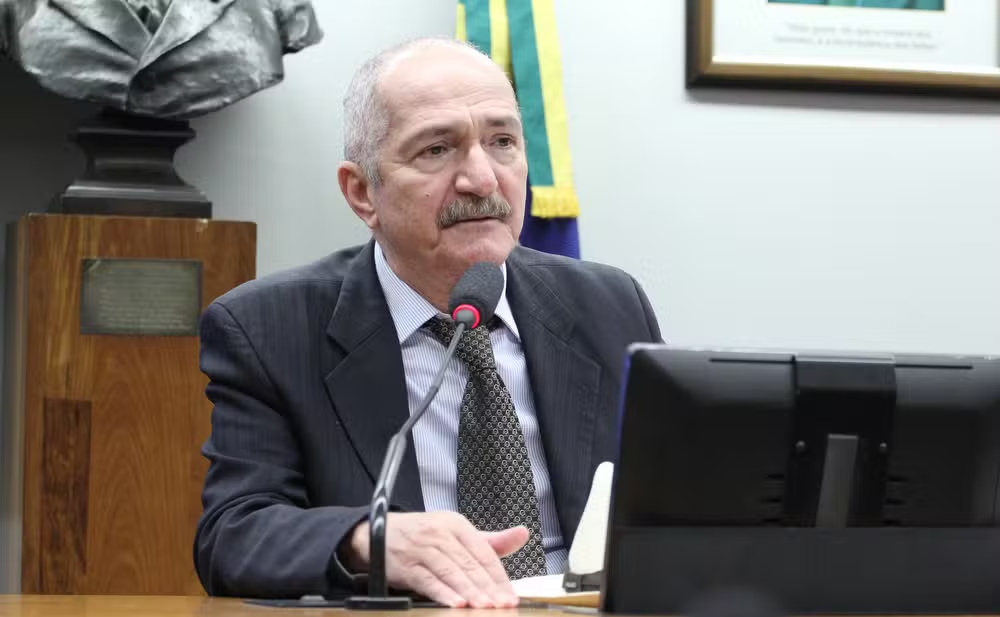 Crise na Democracia Cristã provoca saída forçada de Aldo Rebelo antes das convenções
