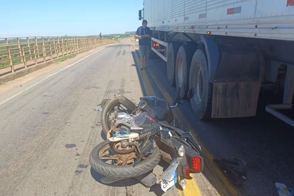 BR-070 em MT: confira os detalhes do acidente fatal entre moto e carreta que matou o piloto e feriu uma criança nesta segunda (4).