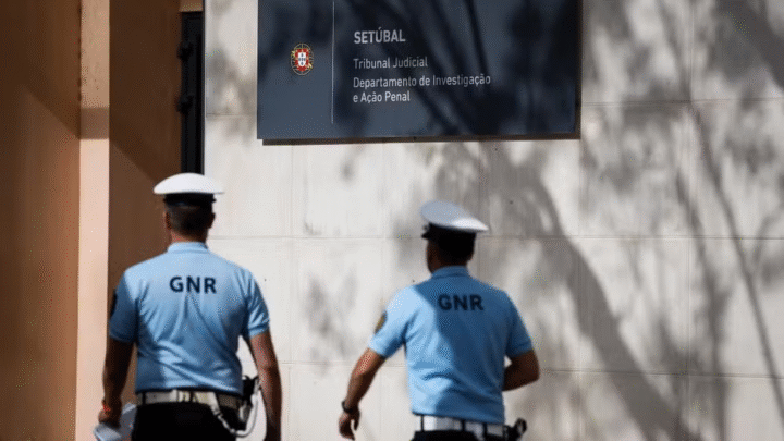 Crianças francesas abandonadas em estrada de Portugal recebem abrigo temporário