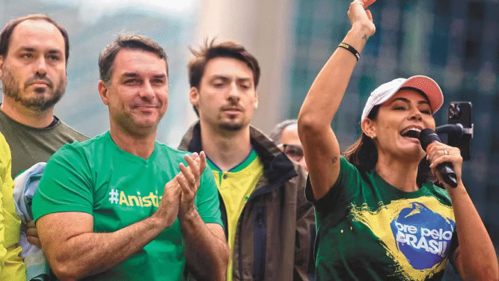 Vazamento de áudios do caso Master interrompe trégua familiar entre Flávio e Michelle Bolsonaro