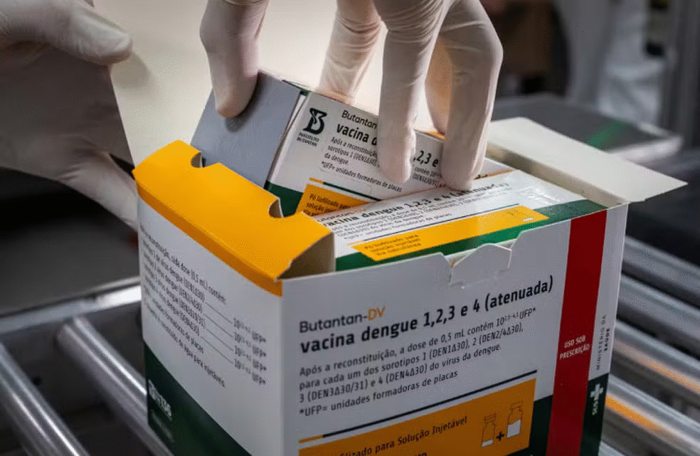 Prefeitura amplia vacina contra dengue para profissionais de saúde