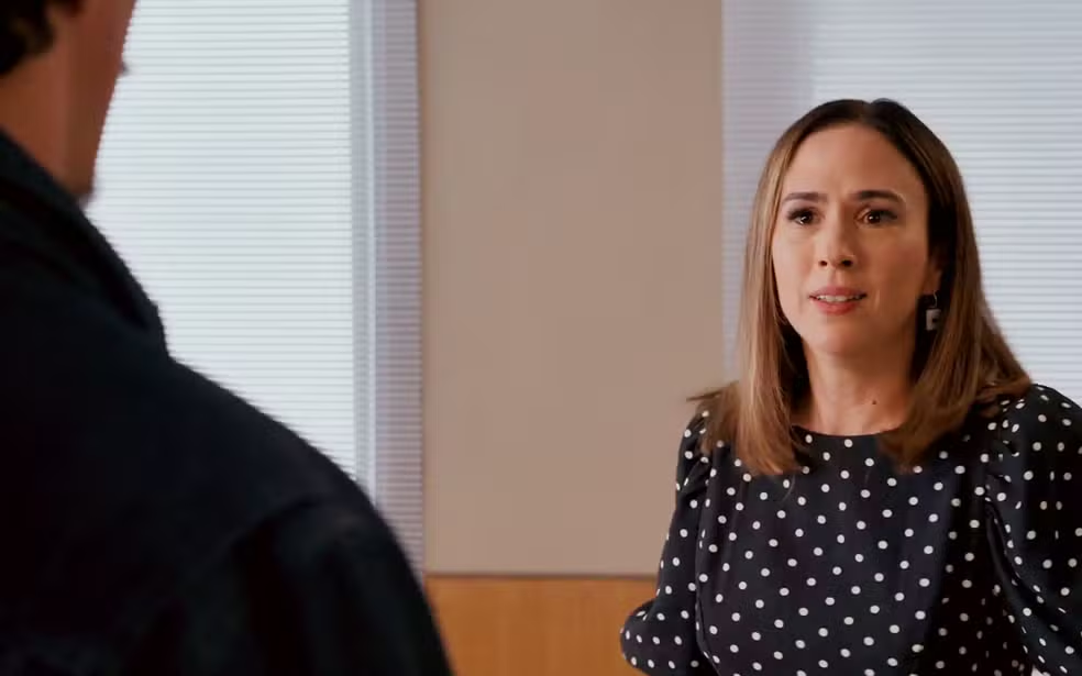 Personagem de Tatá Werneck vai atrás de ex em clínica na novela das nove Personagem de Tatá Werneck vai atrás de ex em clínica na novela das nove