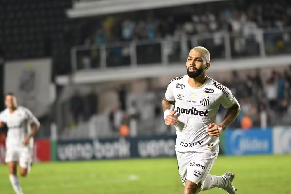 Gabriel Barbosa vira a grande aposta do Santos para vencer o Grêmio neste sábado (23) e fugir do Z-4 no Brasileirão. Veja os detalhes.