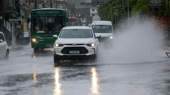 Semana tem tempo instável e pancadas de chuva em Salvador