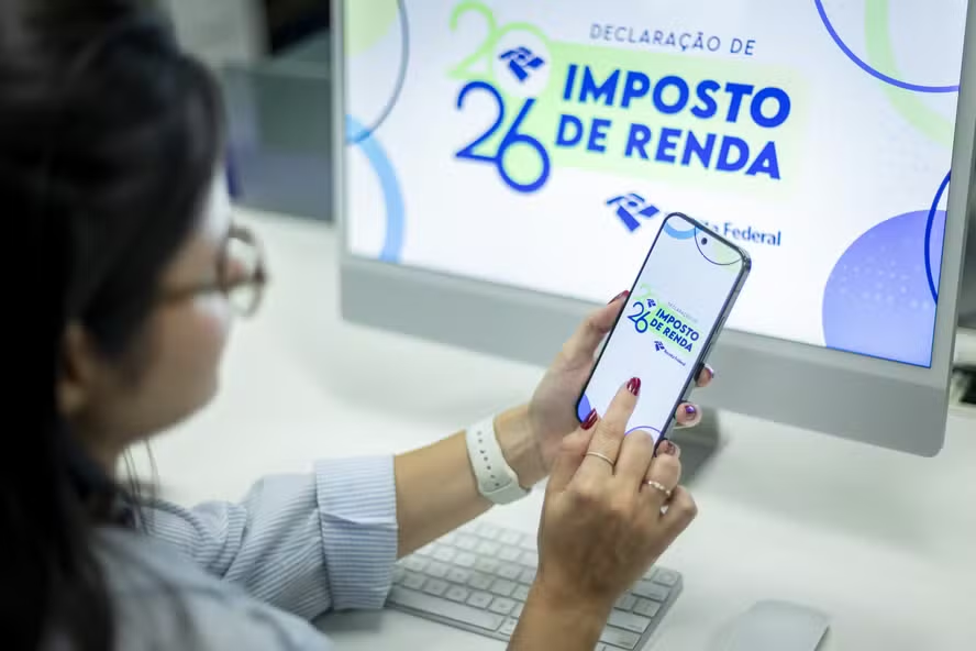 Fila da restituição do Imposto de Renda: entenda os critérios e quem recebe primeiro