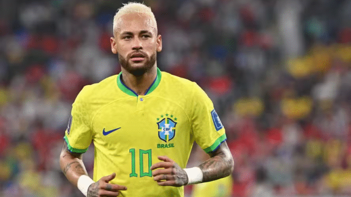 Departamento médico da seleção monitora lesão muscular de principal astro do futebol