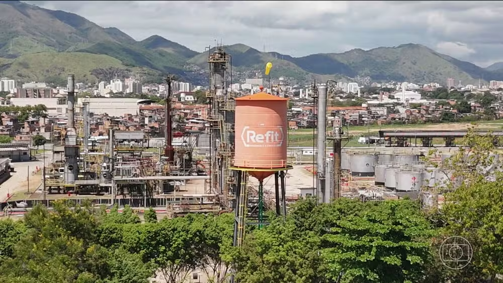 Ministério Público fluminense aciona a Justiça contra refinaria por rombo bilionário
