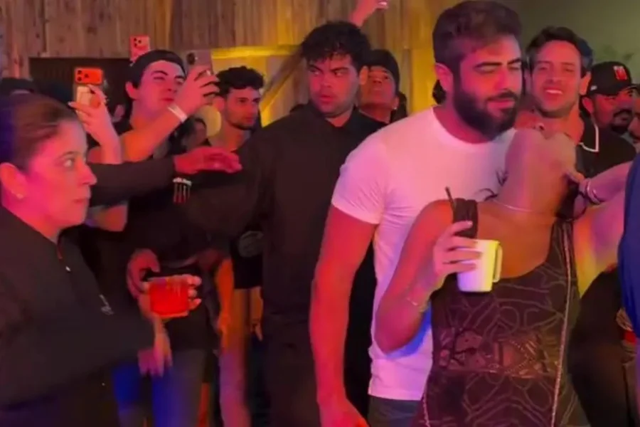 Henrique, da dupla com Juliano, é flagrado puxando o cabelo da mulher, e web reage com críticas
