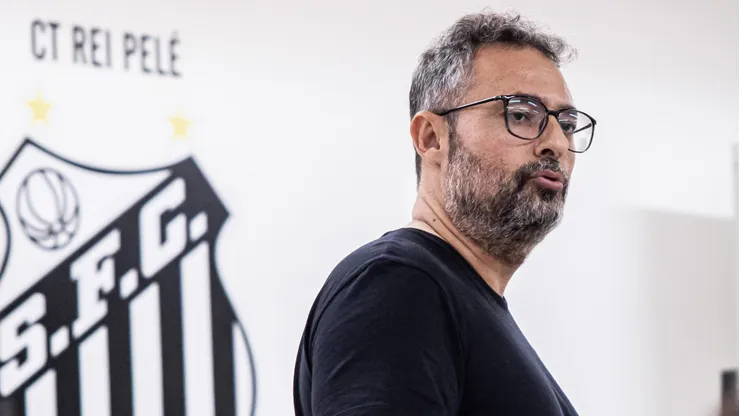 Alexandre Mattos busca novo volante defensivo para o Santos