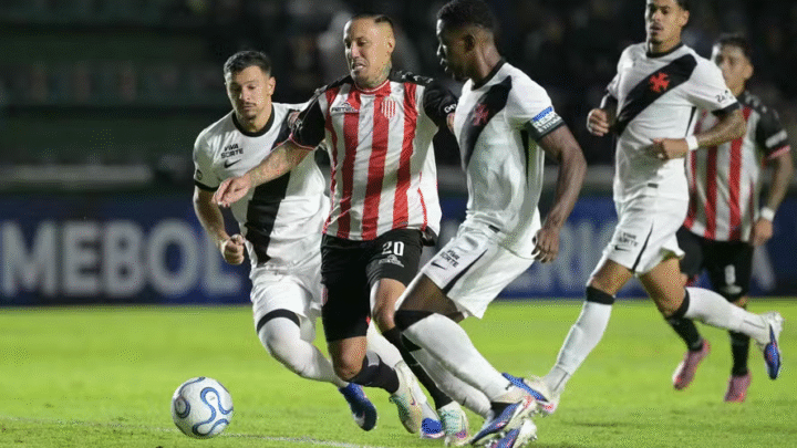 Assista Vasco x Barracas Central pela última rodada da fase de grupos da Copa Sul-Americana