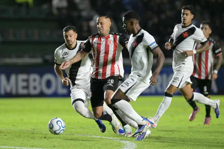Assista Vasco x Barracas Central pela última rodada da fase de grupos da Copa Sul-Americana