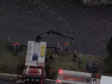 Equipes dos bombeiros realizaram buscas após carro cair no Rio Tamanduateí - Foto: Reprodução/TV Globo/Estadão