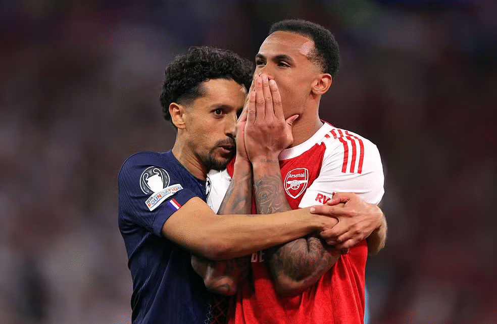 Zagueiro do clube inglês lamenta falha decisiva na marca da cal em decisão europeia Zagueiro do clube inglês lamenta falha decisiva na marca da cal em decisão europeia