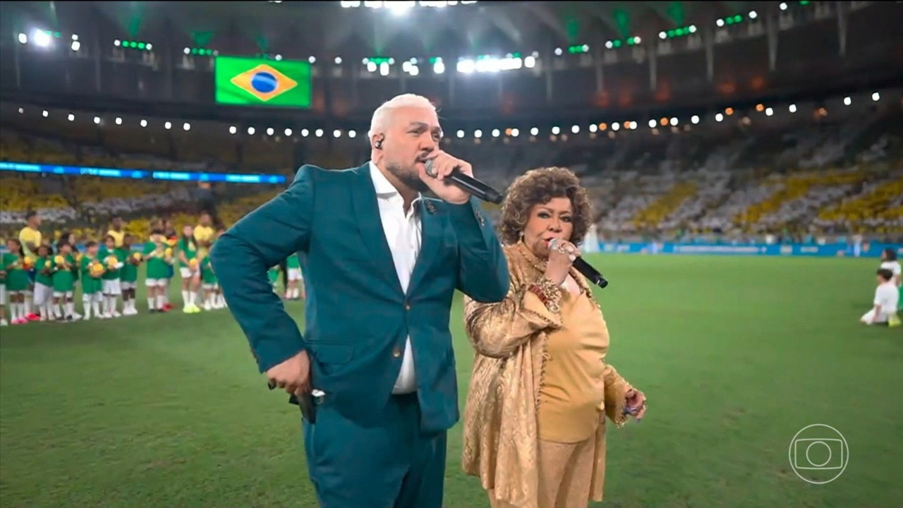 Belo e Alcione viram meme ao cantarem hino nacional em amistoso da seleção brasileira - Boca do Rio Magazine