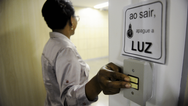 Conta de luz continua mais cara em junho com presença da bandeira amarela