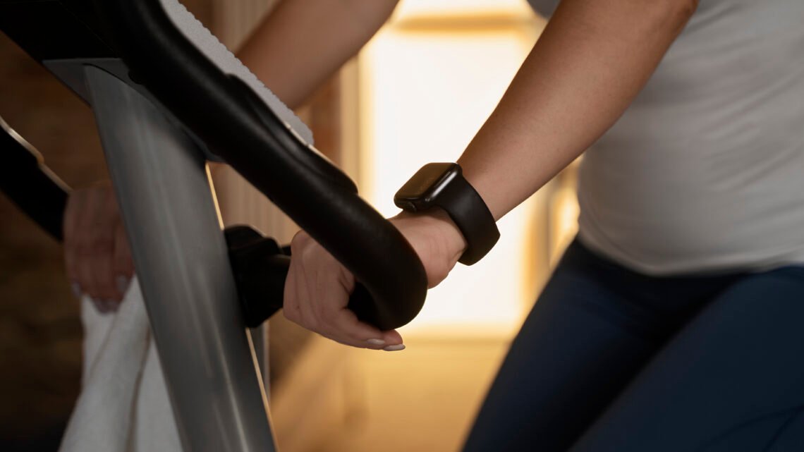 Bicicleta Ergométrica ganha espaço entre quem busca cardio sem sair de casa