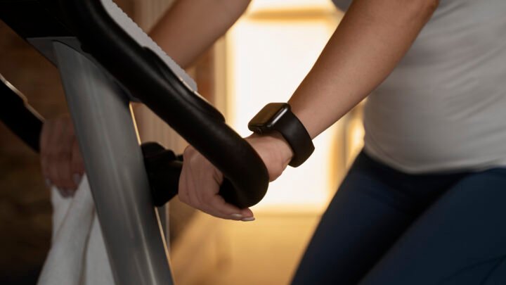 Bicicleta Ergométrica ganha espaço entre quem busca cardio sem sair de casa