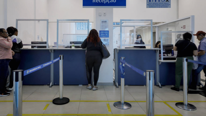 Decisão histórica da Corte anula exigências fixadas em 2019 e reacende debate sobre a aposentadoria por idade