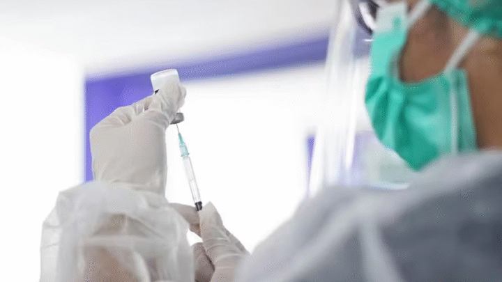 Órgão federal adota medida de precaução e interrompe aplicação da vacina da dengue