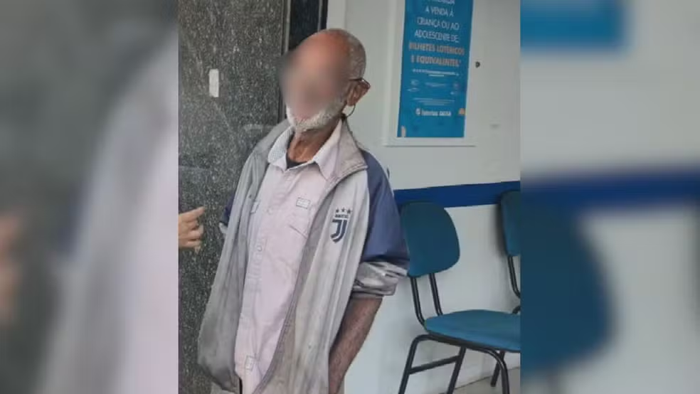 Idoso relata constrangimento ao ter cabelo pintado e revela ter raspado a cabeça para conter vergonha