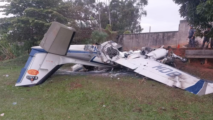 Queda de avião em Marília deixa dois mortos