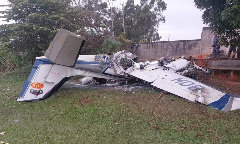 Queda de avião em Marília deixa dois mortos