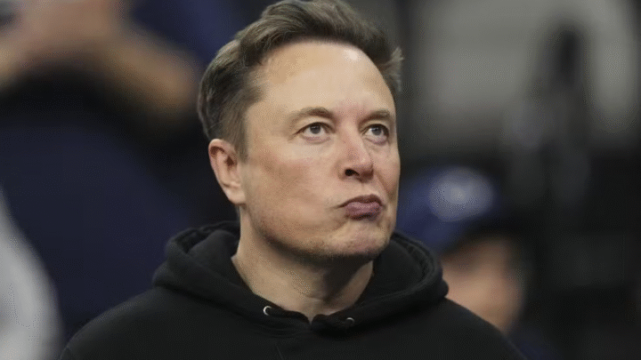 Elon Musk se torna o primeiro trilionário da história da humanidade após a estreia da SpaceX na bolsa Nasdaq nesta sexta-feira (12)