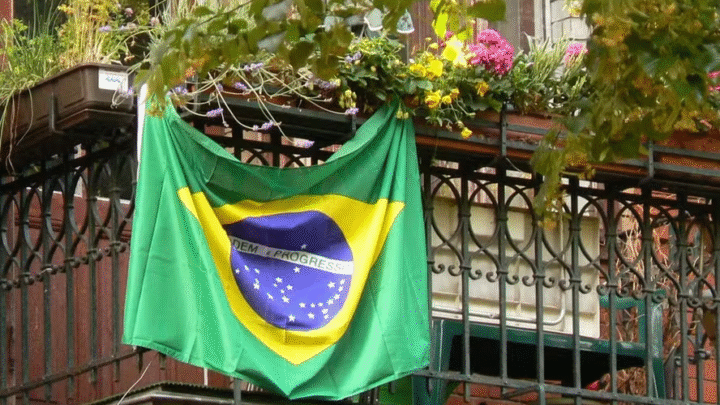 Bandeira do Brasil na janela do apartamento dá multa? Saiba o que diz a lei
