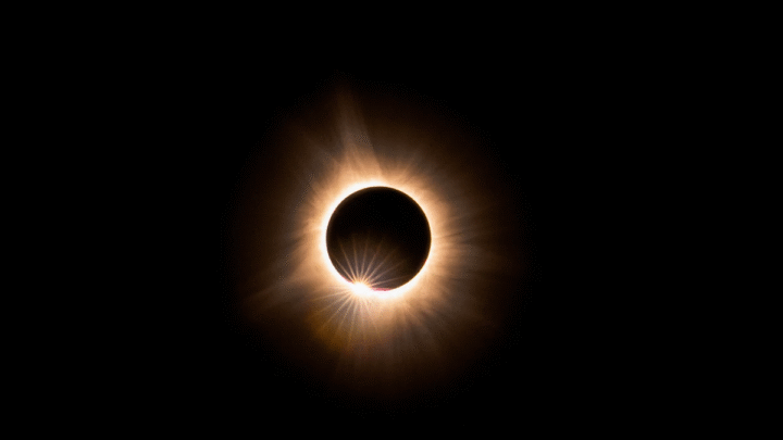 Saiba a data, hora e onde assistir ao eclipse solar total mais longo do século em 2027