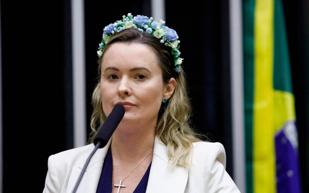 Júlia Zanatta é cotada para vice de Flávio Bolsonaro, com foco em pautas femininas