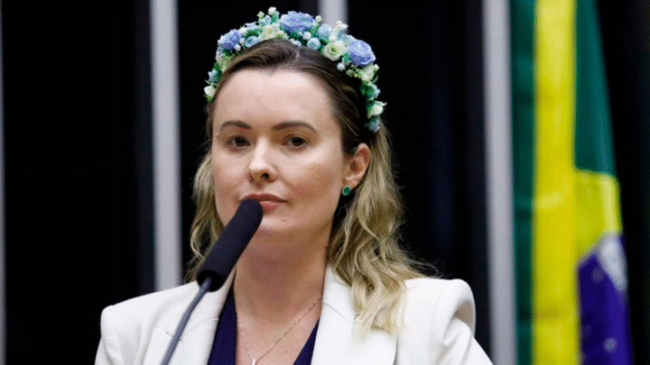Júlia Zanatta é cotada para vice de Flávio Bolsonaro, com foco em pautas femininas