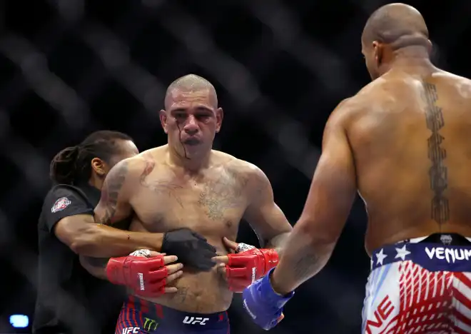 Poatan é nocauteado por Gane e adia o sonho do terceiro cinturão no UFC