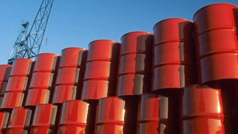 Preço do petróleo Brent desaba mais de 4% e registra menor valor desde março após anúncio de acordo entre EUA e Irã