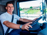 Programa Mais Motorista abre inscrições para CNH gratuita de ônibus e caminhão - Foto: Divulgação/SEST SENAT