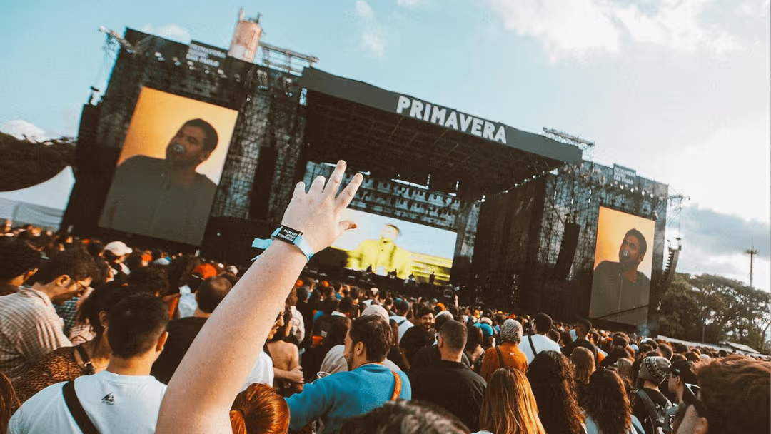 Fãs do primavera sound entram em alerta após receberem mensagens sobre pré-venda surpresa