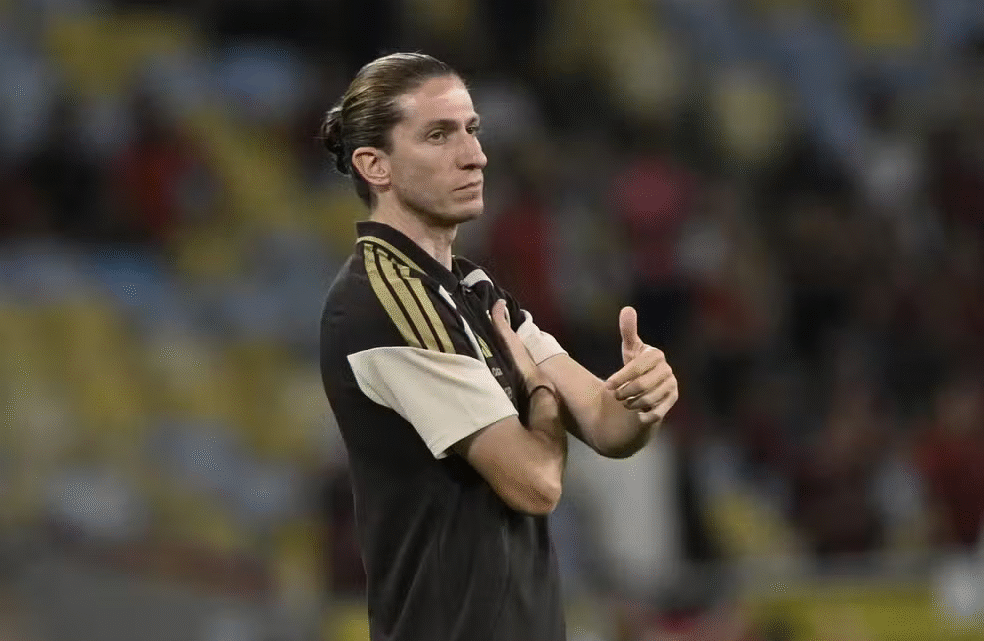 Ex-parceiros de Flamengo se reúnem em despedida emocionante de Filipe Luís rumo à Europa Ex-parceiros de Flamengo se reúnem em despedida emocionante de Filipe Luís rumo à Europa