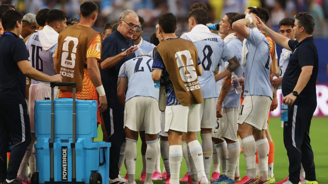 El Loco sincero: Marcelo Bielsa detona pausas para hidratação adotadas na Copa do Mundo