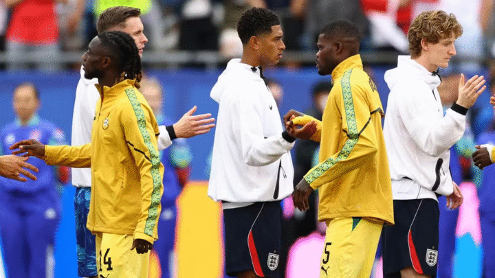 Thomas Partey é vaiado na Copa do Mundo e ignorado por lateral da Inglaterra no protocolo