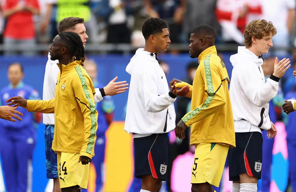 Thomas Partey é vaiado na Copa do Mundo e ignorado por lateral da Inglaterra no protocolo Thomas Partey é vaiado na Copa do Mundo e ignorado por lateral da Inglaterra no protocolo