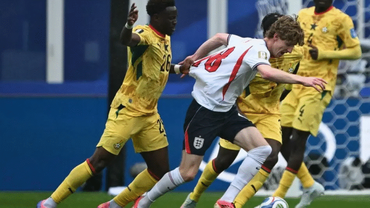 Quem é Anthony Gordon, o velocista da Inglaterra que fechou com o Barcelona