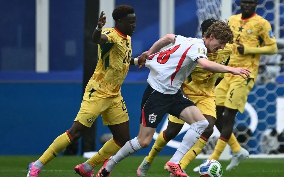 Quem é Anthony Gordon, o velocista da Inglaterra que fechou com o Barcelona