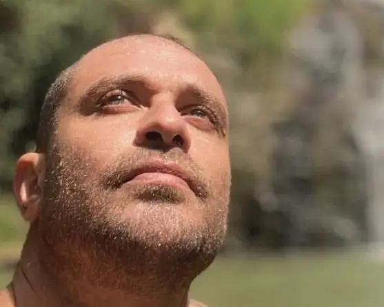 Com infecção viral nas cordas vocais, Diogo Nogueira cancela shows para cuidar da saúde