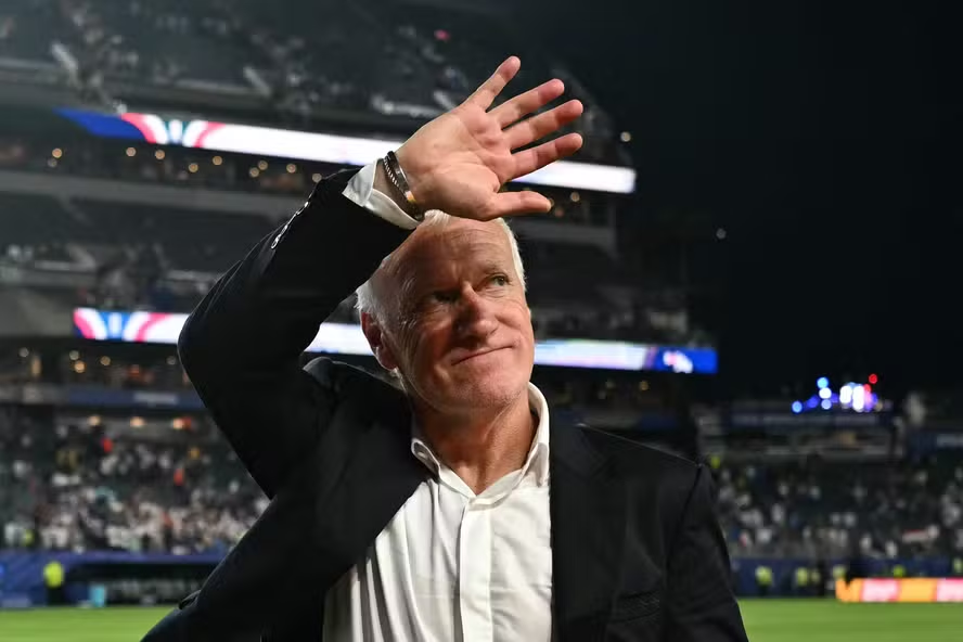 Mãe de Deschamps morre e treinador desfalca a França na Copa do Mundo Mãe de Deschamps morre e treinador desfalca a França na Copa do Mundo