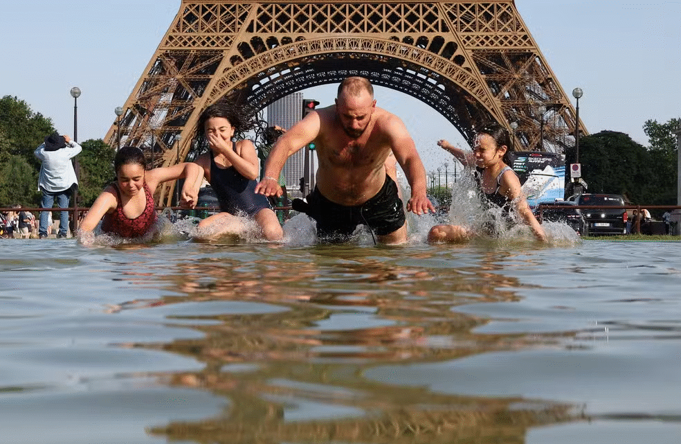 Calor extremo na França causa 40 mortes por afogamento em apenas cinco dias Calor extremo na França causa 40 mortes por afogamento em apenas cinco dias