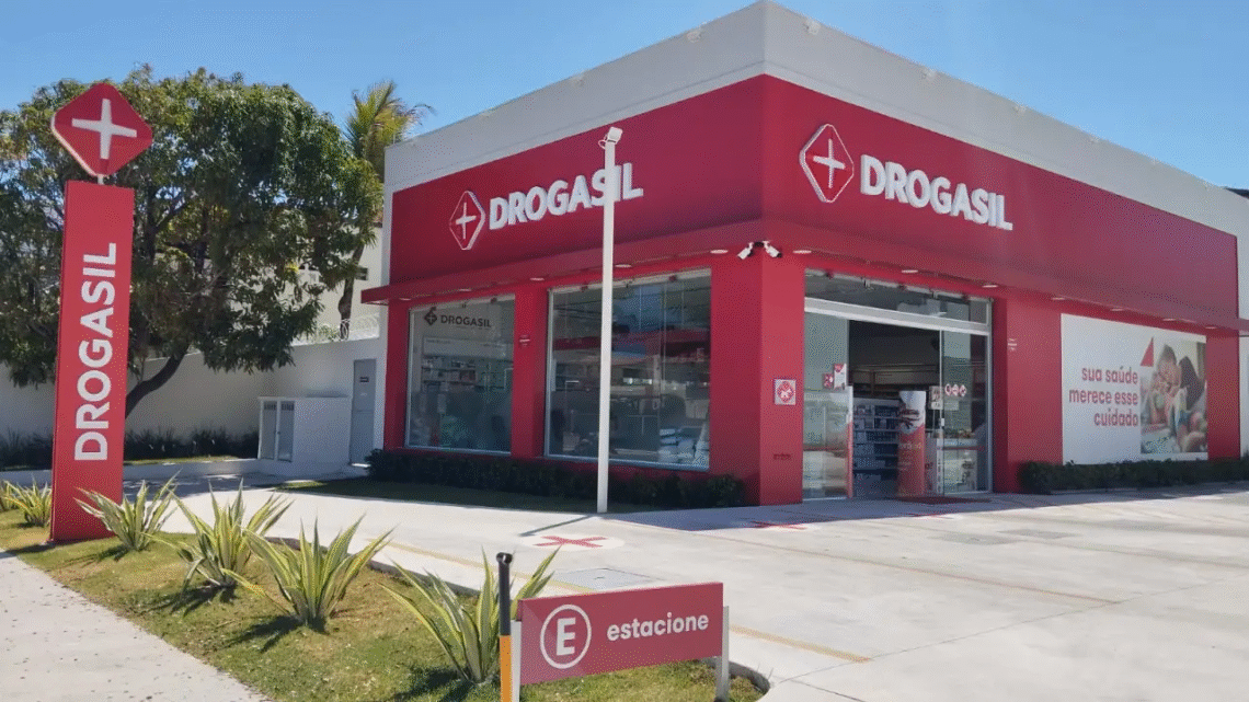 Drogasil é condenada a pagar R$ 10 milhões por exigir CPF de clientes Drogasil é condenada a pagar R$ 10 milhões por exigir CPF de clientes