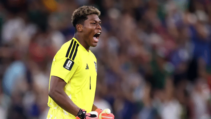 Quem é Zion Suzuki, o jovem goleiro do Japão que brilha contra a Suécia no Mundial