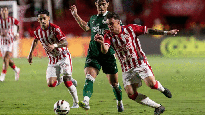 Náutico x Goiás termina com derrota alvirrubra e pressão sobre Hélio dos Anjos