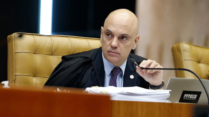 Alexandre de Moraes arquiva inquéritos contra parlamentares após três anos de espera