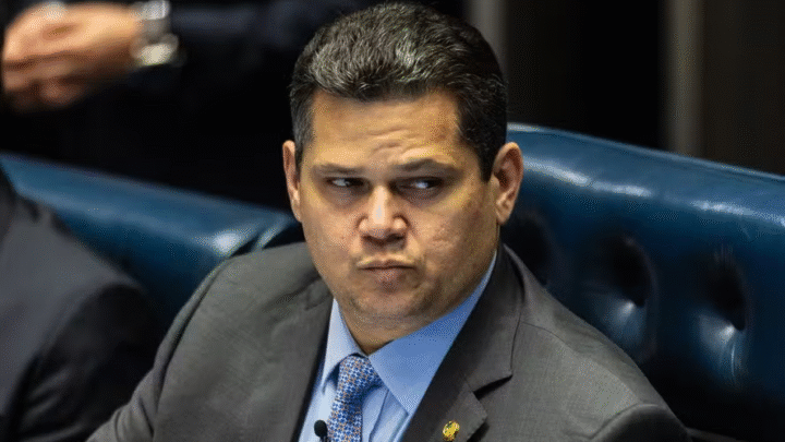 Davi Alcolumbre aciona o STF para assegurar as prerrogativas de Jaques Wagner